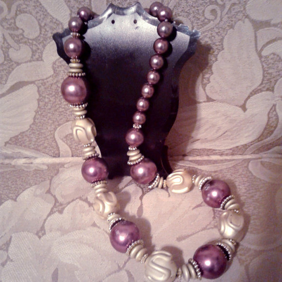 Jewelry - Mauve and Silver Beaded Necklace